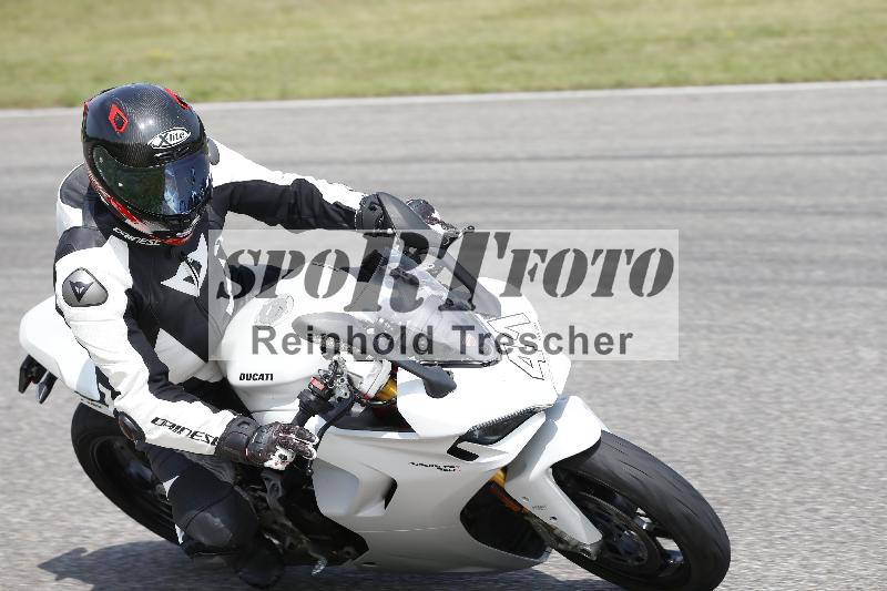 /27 12.06.2025 Ducati Schweiz Trackday Warmup  ADR/blau-bleu/41